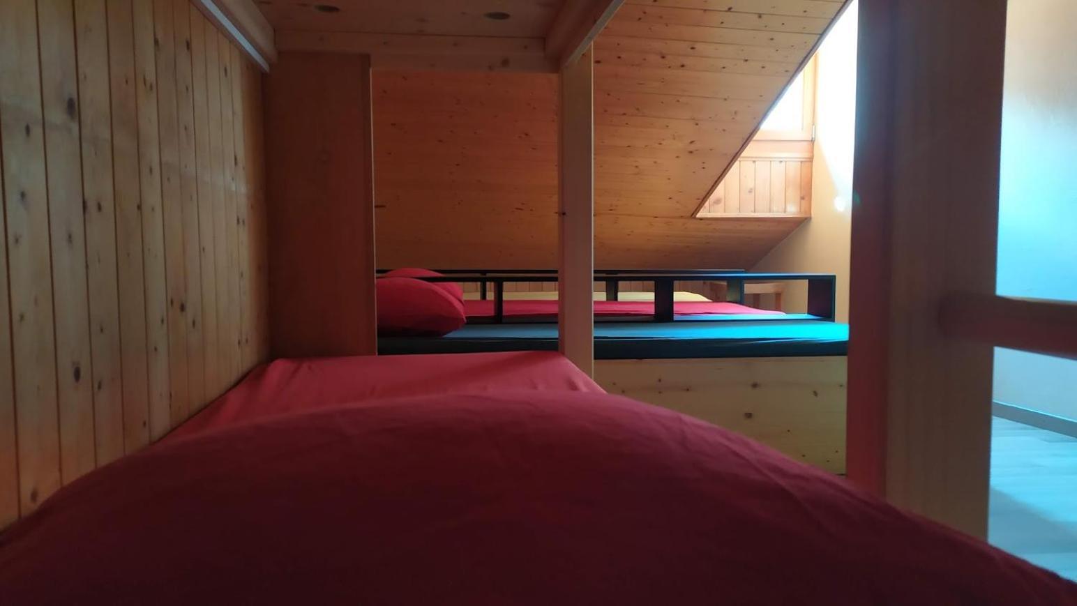 Petit Velan - Coworking & Coliving Hostel Bourg-Saint-Pierre Ngoại thất bức ảnh